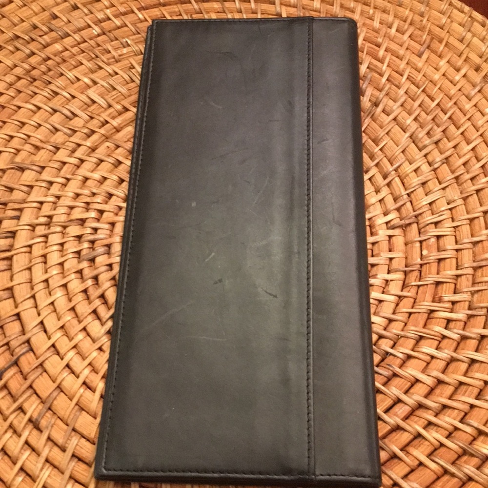 LEATHER TRAVEL WALLET - Picture 3 of 4